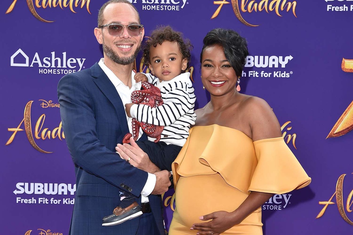 Tatyana Ali with her husband Vaughn Rasberry and their son Edward at the May 2019 Disney Aladdin world premiere. Ali was pregnant with their second son Alejandro at the time.